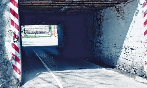 Ein Dauerbrenner in der Diskussion mit den Bürgern: die Tonwerksunterführung. Möglicherweise erfolgt der Neubau erst im Jahr 2021, bisher war 2020 im Gespräch. Von der Bahn könne man keine detaillierte Auskunft erwarten, so Bürgermeister Peter Kloo. Das Eisenbahnbundesamt habe sich in seinen Augen „verselbstständigt“. Die Ansprechpartner wechselten ständig. Kloo: „Das ist ein Sauhaufen!“Foto ge