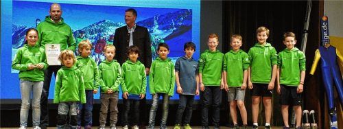 Die WSV-Jugend alpin mit ihrem Trainer Stefan Hirnböck.Fotos Westermeier