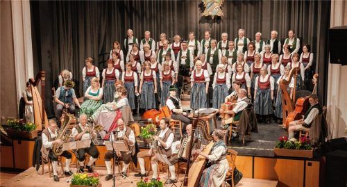 Ein prächtiges Bild: Frühjahrssingen 2017 im Mareissaal mit Chor der Stadtsingschule und beteiligten Gruppen.