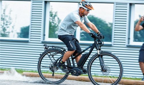 Ein spezielles Antiblockiersystem (ABS) soll dafür sorgen, dass Pedelec-Fahrer auch bei heftigen Bremsmanövern stabil bleiben. Foto  Bosch/mid/akz-o