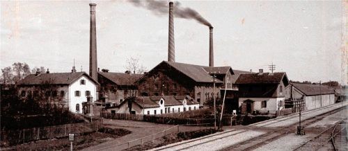 Eine Aufnahme aus der Zeit vor 1907, als es an der Stelle der heutigen Tonwerkunterführung noch Schranken gab.