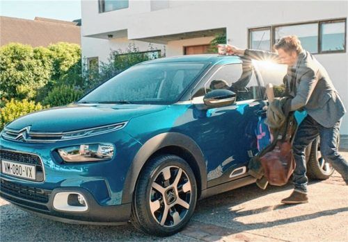 Eine Szene aus dem neuen Werbespot: der C4 Cactus ist der Held des Alltags.Foto Citroën