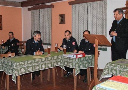 Eine unversehrte Rückkehr von allen Einsätzen wünschte Bürgermeister Bernd Fessler (rechts) den Aktiven.Foto strasser