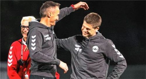 Freude beim Wacker-Trainerduo Manfred Stutz (links) und Ronald Schmidt. Foto  Butzhammer