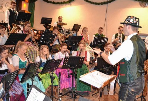 Gelungener Auftakt: Mit einer böhmischen Polka eröffnete die Jugendblaskapelle das Frühjahrskonzert in Söchtenau.