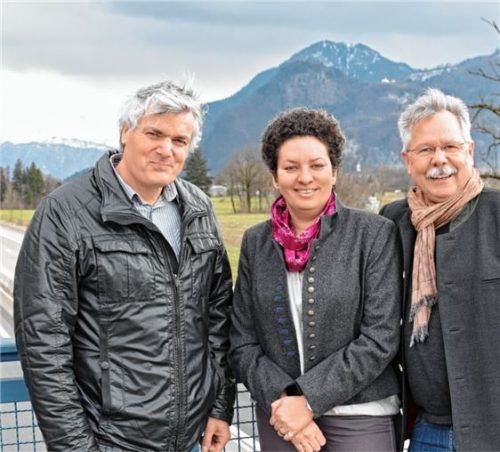 Haben die Entlastung des Inntals vom Verkehr im Blick: Martin Schmid, Vorsitzender des Bürgerforums Inntal (links), sein Stellvertreter Peter Margraf und SPD-Kreisvorsitzende Alexandra Burgmaier.Foto re