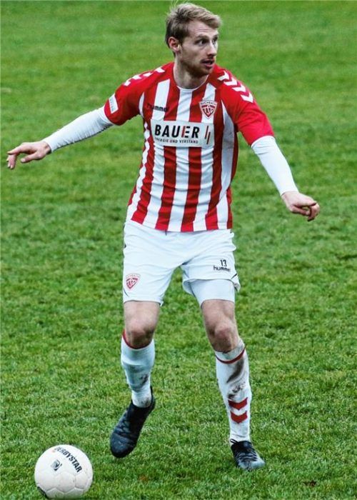 Hannes Maier, der kommende Saison wieder beim SV Erlbach spielen wird, könnte heute für den verletzten Thomas Leberfinger wieder in die Innenverteidigung rücken. Foto  Buchholz