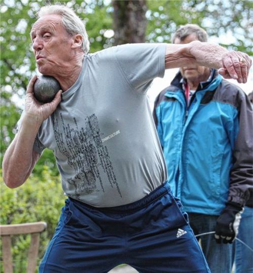 Hans Stocker vom SV Achenmühle: Er siegte im Kugelstoßen der Senioren M70.Foto Stuffer