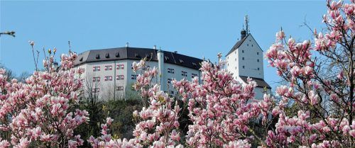 Hohenaschauer Schloss erwacht aus dem Winterschlaf