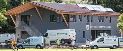 In nur neun Monaten zum neuen Sportheim: Auf der Baustelle haben auch viele Sportvereins-Mitglieder ehrenamtlich mit angepackt. Foto  Cater