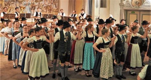 Inngau tanzte in Brannenburg