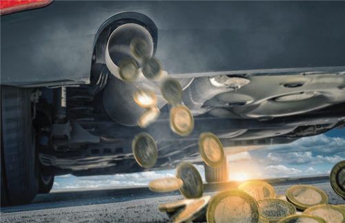 Kein Geld verschwenden: Wer zügig beschleunigt und sein Zieltempo schnell erreicht, fährt sparsam. Foto iStock.com/S_Bachstroem