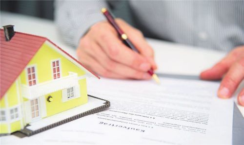 Lesen Sie jeden Vertrag unbedingt vollständig durch. Foto dpa