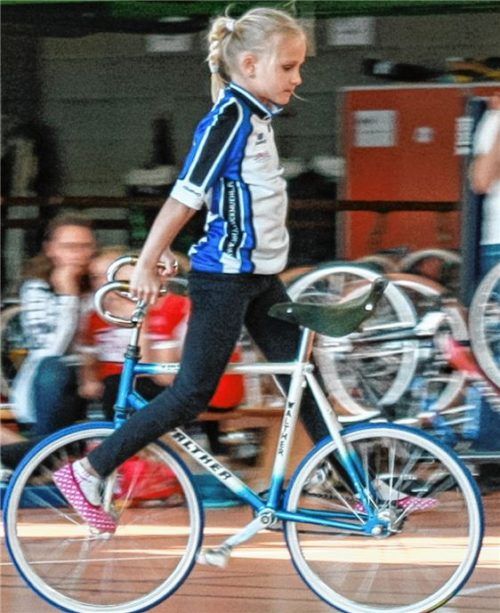 Lisa Lechner (U11), hier beim Kehrreitstand, belegte den zweiten Platz.Foto Dandl