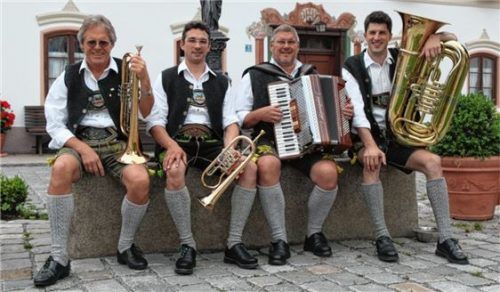 Machen seit 37 Jahren Musik: Die 4 Hinterberger Musikanten aus Nußdorf am Inn.