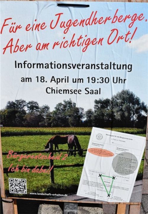Mit diesem Plakat hatten die Gegner einer Jugendherberge an der Osternacher Straße für ihre Informationsveranstaltung geworben. Foto db