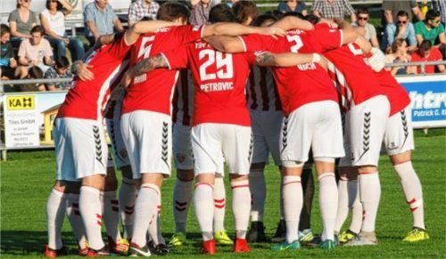 Mit Teamgeist zum Punktgewinn in Memmingen ist das Motto des TSV Buchbach am heutigen Freitag. Foto  Buchholz