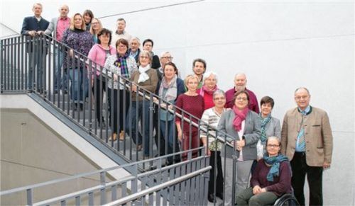 Positives Beispiel im Freistaat: Die Wohnberater im Landkreis Rosenheim. Landrat Wolfgang Berthaler (rechts) gratulierte zum einjährigen Jubiläum. Foto re