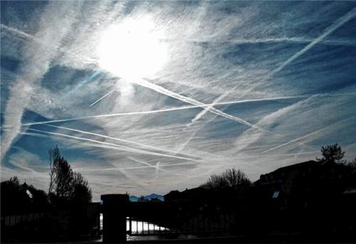 Schlieren am Himmel über Kolbermoor