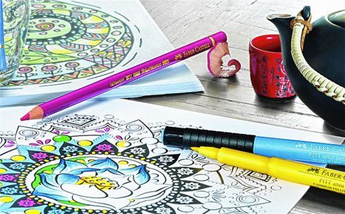 Stressbewältigung: Die Malbücher für Erwachsene erfreuen sich großer Beliebtheit.Foto dpa