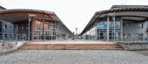 Stufe für Stufe geht es nach oben: Die Hochschule Rosenheim soll zur Technischen Hochschule aufgewertet werden – eine große Auszeichnung, die der Region und ihren Menschen viele Vorteile bringt. Foto schlecker