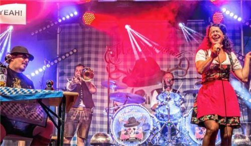 The Heimatdamisch spielen viele Titel der neuen CD.