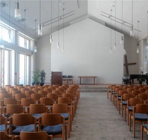 Umfangreich saniert wurde der bestehende Saal der Bad Aiblinger Adventgemeinde.