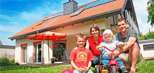 Wer in der warmen Jahreszeit seine Heizung modernisiert, kann in der nächsten Heizperiode bereits von den entsprechenden Vorteilen profitieren. Foto  rgz/Allianz Freie Wärme/BDH