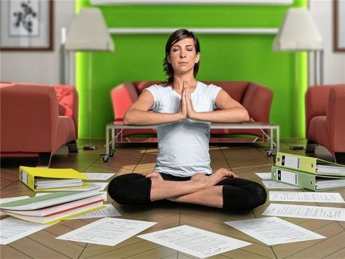 Wer seine Unterlagen ordnet, kann entspannter und effektiver arbeiten. Foto Postbank/franckito