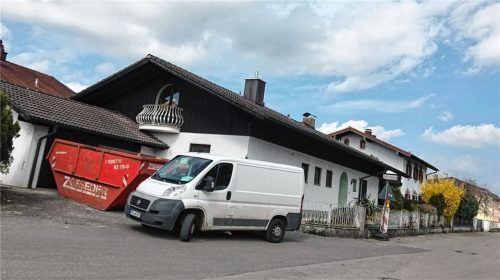 Wird umgebaut: das Zweifamilienhaus im Panger Grünthalweg. Foto Duczek