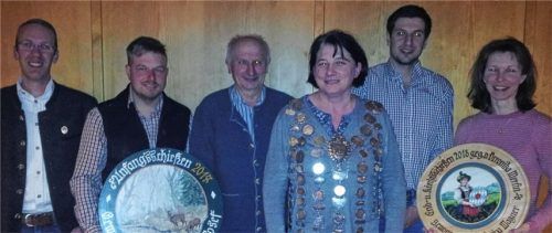 Zielsichere Schützen (von links): Michael Staber, Josef Wimmer, Wolfgang Maurer, Lisa Marchfelder, Michael Maurer und Katharina Wagner.Foto re