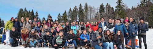Zur Frasdorfer Hütte ging dieser Tage – noch mit viel Schnee – eine gemeinsame Wanderung der Schüler. Foto RE