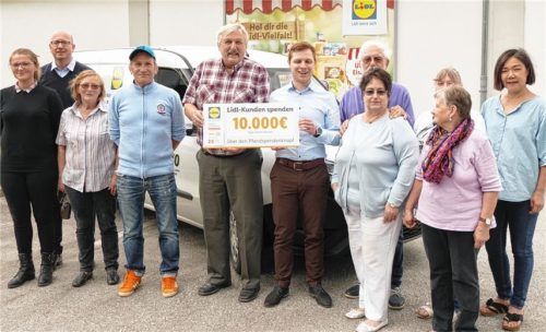 10000 Euro-Spende von Discounter Lidl an Kieferer Tafel