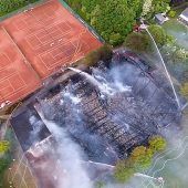 Millionenschaden nach Großbrand in Tennishalle