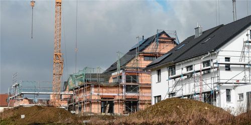 Auch in Vogtareuth wollen junge Leute bauen und sich ansiedeln. Mit dem geplanten Einheimischenmodell kommen sie ihrem Wunsch ein großes Stück näher.Foto dpa
