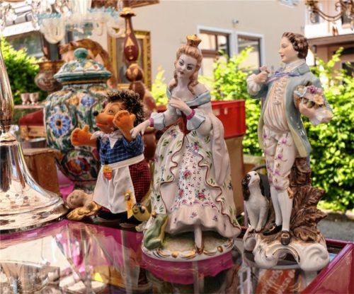 Auf etwa 430 laufenden Metern Verkaufsfläche kann man an diesem Tag Bäuerliches und Sakrales aus dem 18., 19. und 20. Jahrhundert erwerben.