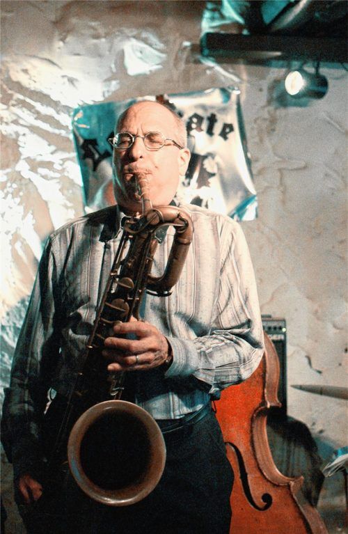 Baritonsaxofonist der Extraklasse: Gary Smulyan aus Massachusetts bei seinem Auftritt im Rosenheimer „Le Pirate“.Foto Samuel Langer