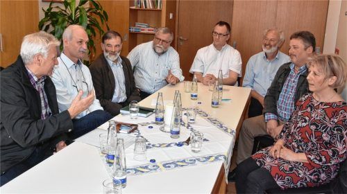 Bekräftigten im Gespräch mit der OVB-Redaktion die Bedeutung von Pfarrgemeinderäten: die Vertreter der Dekanate (von links) Alfred Hilscher (Inntal), Helmut Kraus (Inntal), Anton Daxenbichler (Bad Aibling), Fritz Seipel (Chiemsee), Daniel Reichel (Rosenheim und Chiemsee), Andreas Demmel (Wasserburg), Paul Deutschenbaur (Rosenheim) und Rosemarie Stübl (Wasserburg). Foto Schlecker