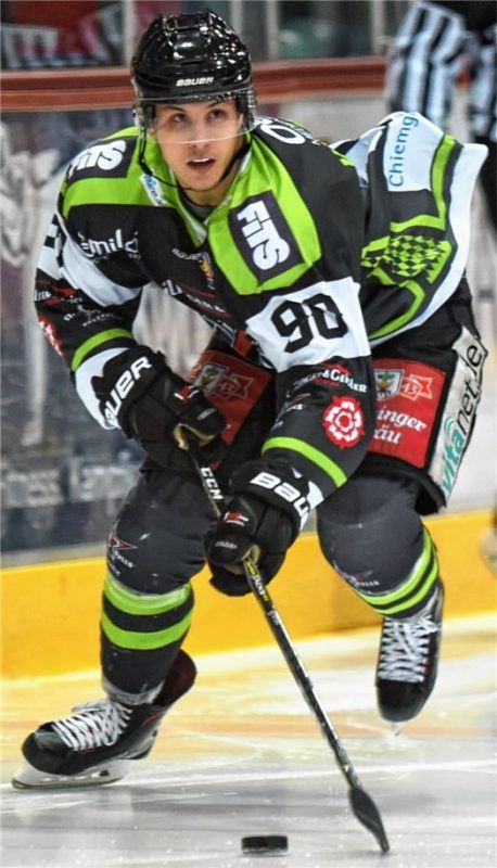 Chase Witala stürmt auch in der kommenden Saison für die Starbulls Rosenheim.Foto Ziegler