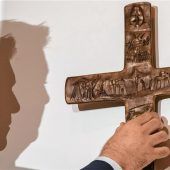 Kreuz, Glaube und Kirche gehören zusammen