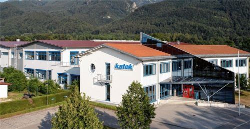 Der Standort der Katek GmbH in Grassau. Hier arbeiten derzeit 500 Beschäftigte.