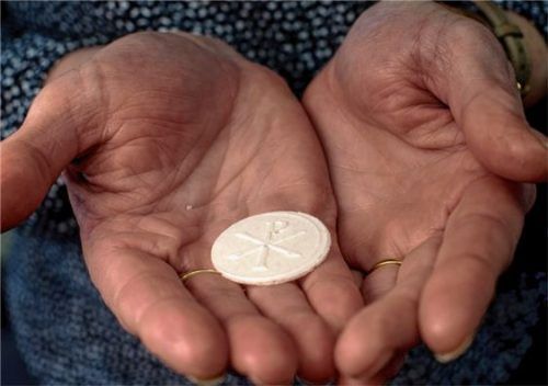 Der Streit um die gemeinsame Kommunion von Katholiken und Protestanten geht weiter. Foto Gabbert/dpa