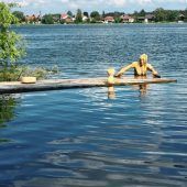 Tisch als Bühne menschlicher Existenz