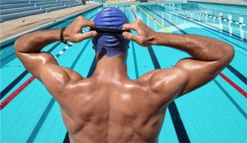Die Freibad-Saison hat wieder begonnen. Endlich kann man auch im Freien wieder seine Bahnen ziehen. Foto  Aqua Sphere/ROMERO_JF