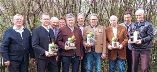 Die Männerkongregation mit den geehrten Sodalen Hubert Arnold, Peter Maier, Sebastian Grießer, Georg Liegl und Heinrich Thusbaß.Foto re