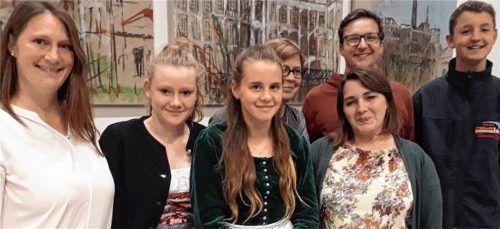 Die neue Vorstandschaft (unser Bild von links): Melanie Niedermaier, Erste Vorsitzende, Sophia Krug (Jugendvertreterin), Lena Beutl (Jugendvertreterin), Sabine Seidel (Schriftführerin), Rikarda Eggert (Kassiererin) Tobias Wudy (Beisitzer) und Maximilian Müller (Jugendvertreter). Christina Glas, Zweite Vorsitzende, fehlt auf dem Foto.
