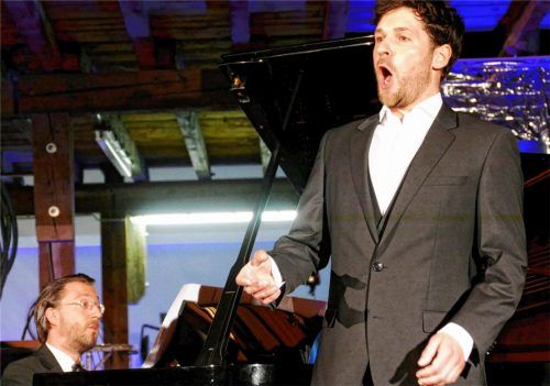 „Die Schöne Müllerin“ spielte im Bauhof: Am Klavier saß Christoph Schnackertz, es sang Thomas Schütz. Foto Janka