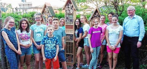 Firmlinge bauten Insektenhotels