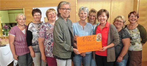 Frauenbewegung in Eggstätt übergibt Spende