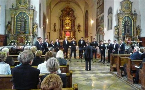 Gastspiel in der Mühldorfer Frauenkirche: das „RennerEnsemble Regensburg“ unter Leitung von Hans Pritschet.